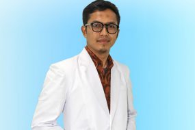 dr. Wira Sundoko, M.Kes, MH(Kes), Sp.OT(k), Hip-Knee